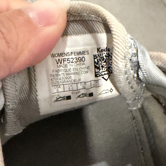 Keds Kate Spade Silver Glitter Low-Top Sneakers - Women's 8 U.S. - Picture 6 of 7